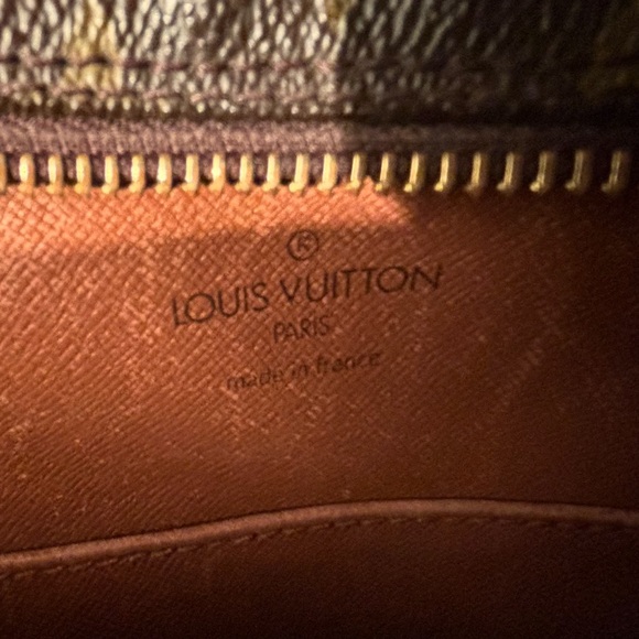 Louis Vuitton Dunube Crossbody - Picture 9 of 14